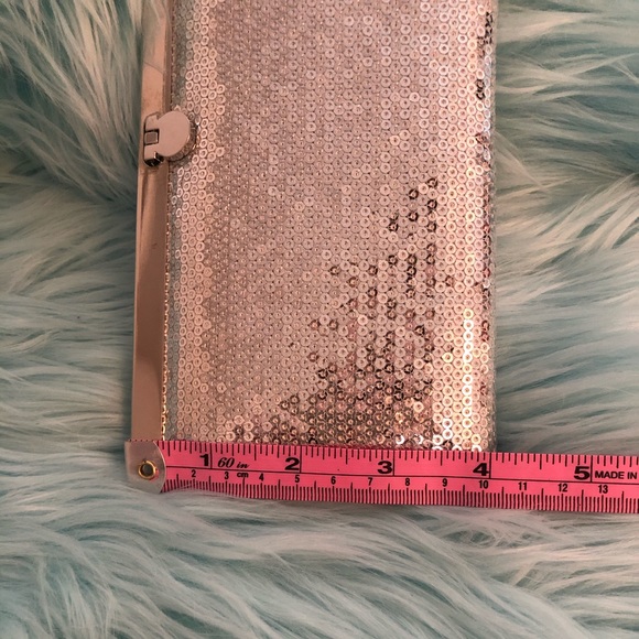Classic Silver Sequined Clutch - Picture 3 of 12